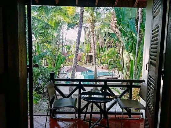 Deluxe Tek Büyük Yataklı Oda, Balkon, Havuz Manzaralı