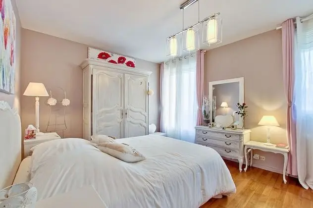 Tek Büyük Yataklı Oda (La Romance)