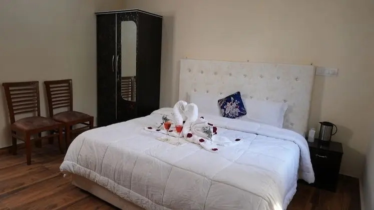 Büyük Yataklı Tek Kişilik Oda