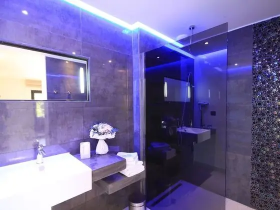 Deluxe Tek Büyük Yataklı Oda, Özel Banyo