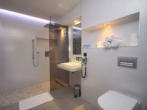 Deluxe Tek Büyük Yataklı Oda, Özel Banyo