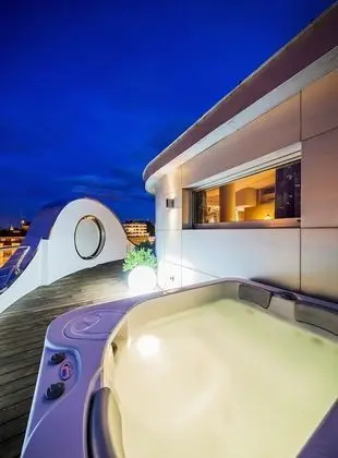 Süit, Sıcak Su Küveti (Terrace)