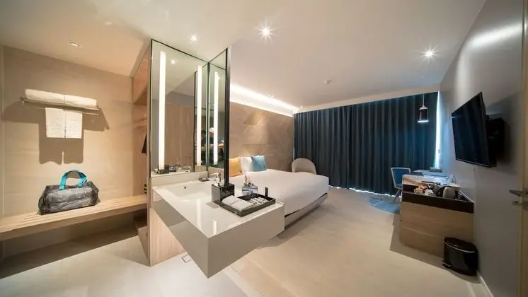 Deluxe Room with Private Jacuzzi