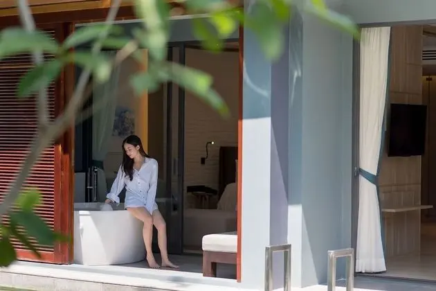 Junior Suite with Pool Access