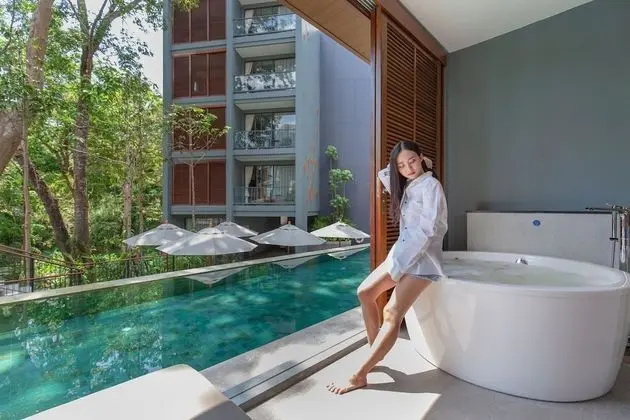 Junior Suite with Pool Access
