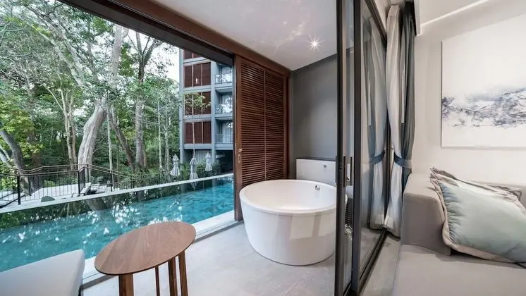 Junior Suite with Pool Access