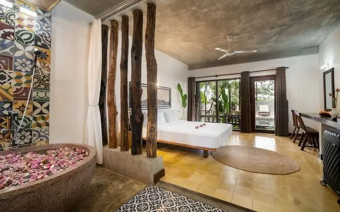Deluxe Double Room with Pool View
