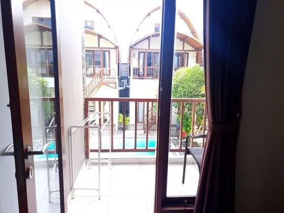Standard Oda, Balkon, Havuz Manzaralı