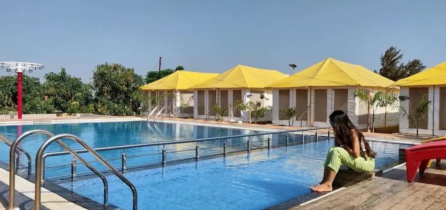 Luxury Oda, Balkon, Havuz Manzaralı
