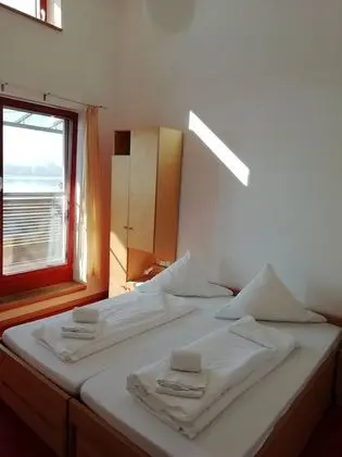 Family Room 6, Balcony, Lake View