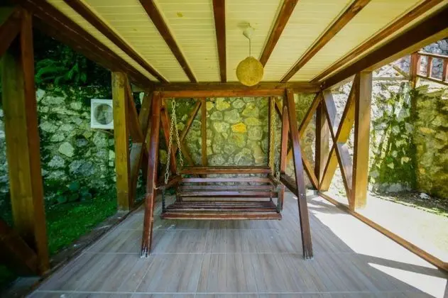 Bungalow, Dağ Manzaralı, Balkonlu veya Fransız Balkonlu