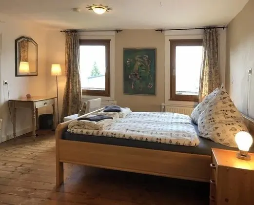 Tek Büyük Yataklı Oda, Ortak Banyo (Künstlerzimmer)