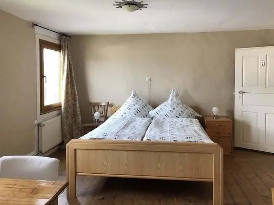 Tek Büyük Yataklı Oda, Ortak Banyo (Künstlerzimmer)