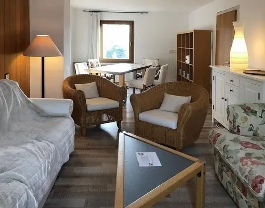 Tek Büyük Yataklı Oda, Ortak Banyo (Künstlerzimmer)