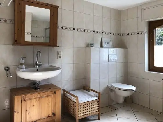 Tek Büyük Yataklı Oda, Ortak Banyo (Künstlerzimmer)