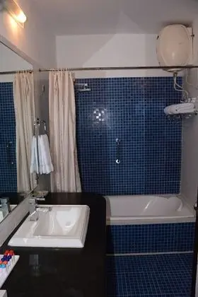 Deluxe Tek Büyük veya İki Ayrı Yataklı Oda, 1 Yatak Odası, Özel Banyo, Bahçe Manzaralı