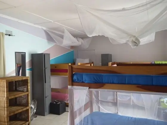 İki Ayrı Yataklı Oda, Ortak Banyo