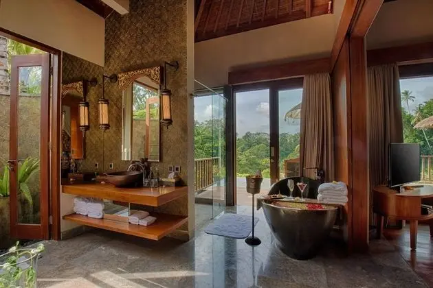 Luxury Villa (Pool)