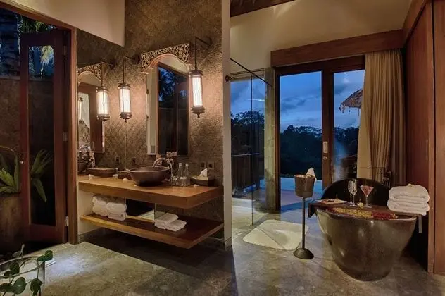 Luxury Villa (Pool)