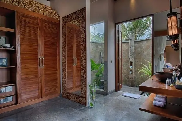 Luxury Villa (Pool)