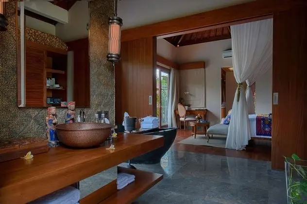 Luxury Villa (Pool)