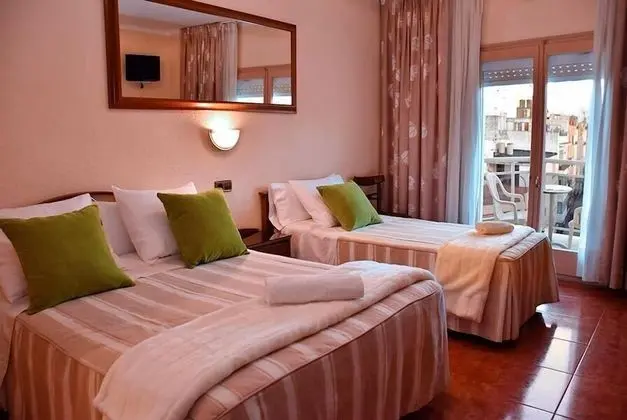 Tek Büyük veya İki Ayrı Yataklı Oda, Balkon