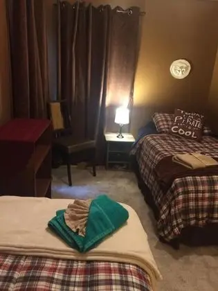 2 Single bed room, Redbeards Retreat, shared bathroom, not pet friendly