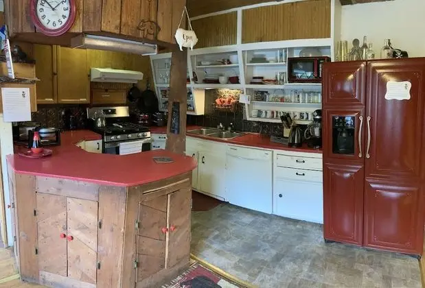 2 Single bed room, Redbeards Retreat, shared bathroom, not pet friendly