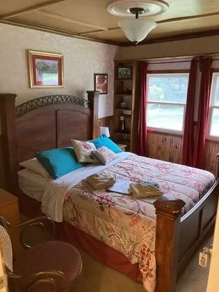 Queen Room, Captains Chambers,  Inside Inn with Shared Bathroom, not pet friendly