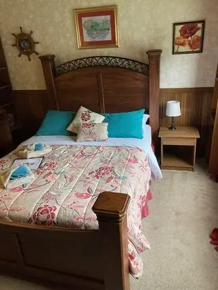 Queen Room, Captains Chambers,  Inside Inn with Shared Bathroom, not pet friendly
