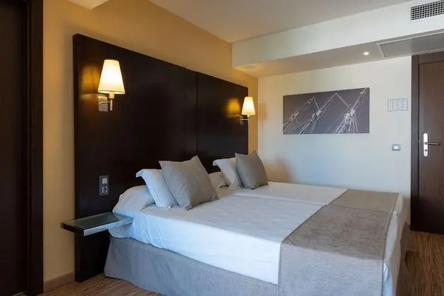 Büyük Yataklı Tek Kişilik Oda