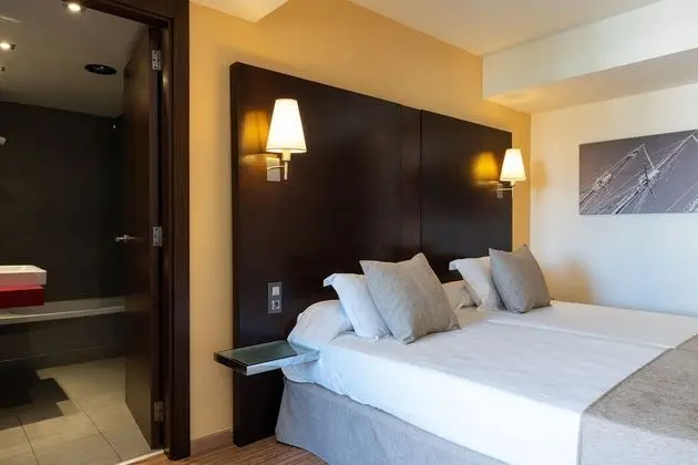 Büyük Yataklı Tek Kişilik Oda