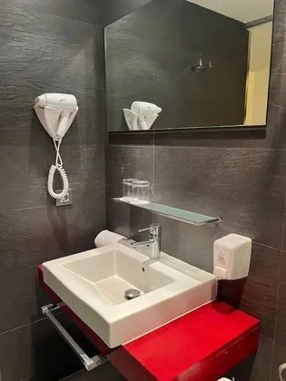 Büyük Yataklı Tek Kişilik Oda