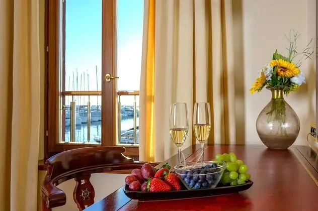 Deluxe Tek Büyük Yataklı Oda, Teras, Deniz Manzaralı