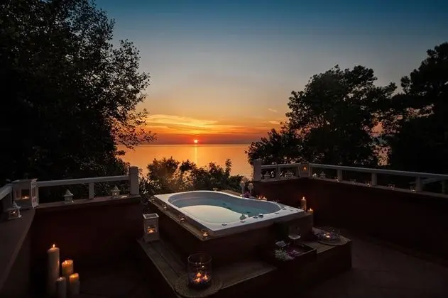 Jakuzili Balayı Odası, Deniz Manzaralı