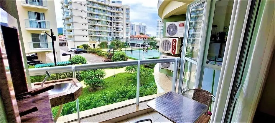 Honeymoon Apart Daire