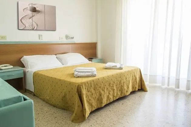 Basic Üç Kişilik Oda