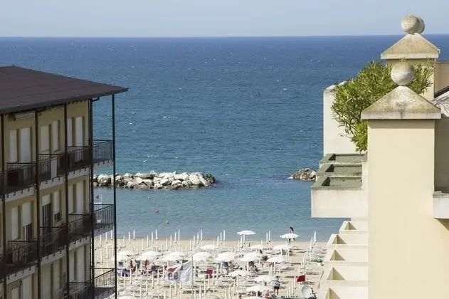 Basic Üç Kişilik Oda