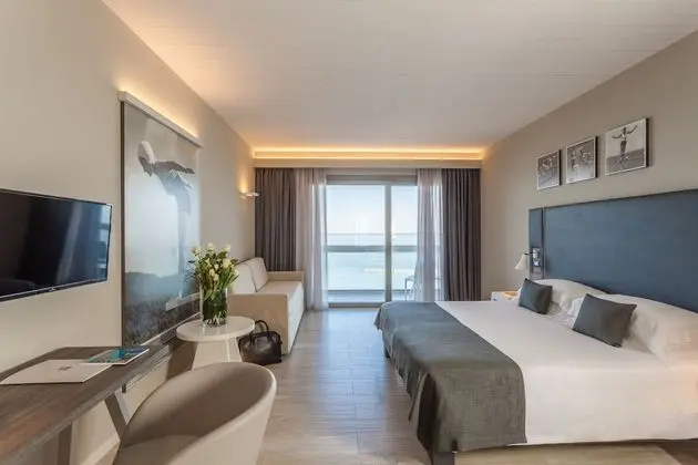 Deluxe Dört Kişilik Oda, Deniz Manzaralı