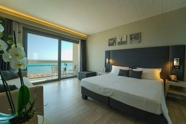 Deluxe Dört Kişilik Oda, Deniz Manzaralı
