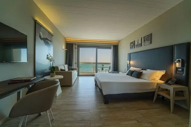 Deluxe Dört Kişilik Oda, Deniz Manzaralı