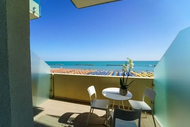 Deluxe Dört Kişilik Oda, Deniz Manzaralı