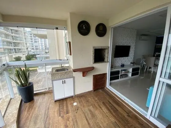 Honeymoon Apart Daire