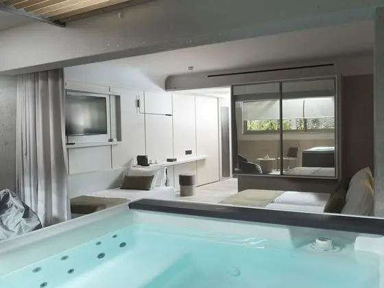 Semiground Patio Room with Hot Tub