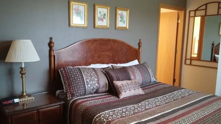 Room 2 King 1 Twin Bed Non Smoking Kitchen