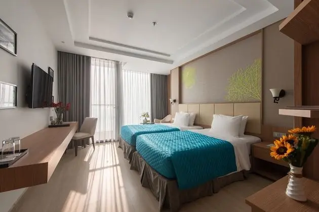 Deluxe Twin Room with Sea View and Balcony