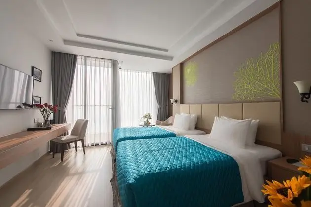 Deluxe Twin Room with Sea View and Balcony