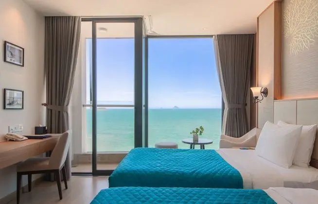 Deluxe Twin Room with Sea View and Balcony