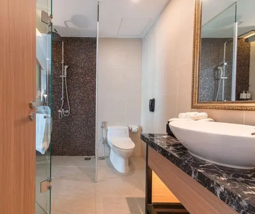 Deluxe Twin Room with Sea View and Balcony