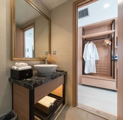 Deluxe Twin Room with Sea View and Balcony